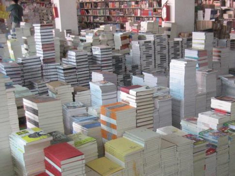 教育路上的助力:学生用品批发行业的动态观察